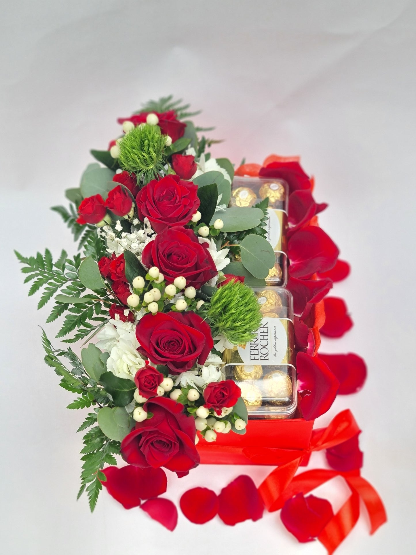 RED PETALS WITH CHOCOLATE